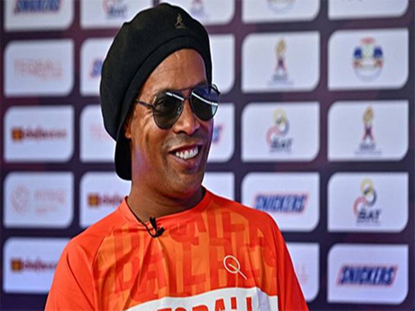Ronaldinho mong Mbappe gia hạn