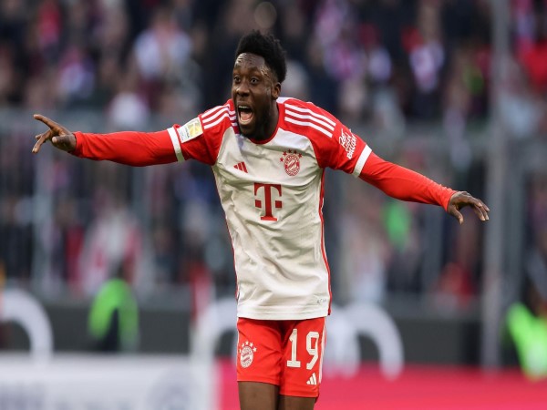 Tin BĐ 10/08: Bayern hạ giá Davies xuống 30 triệu euro