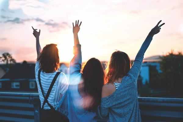 Giải mã giấc mơ thấy bạn cũ đã mất hoặc mất liên lạc từ lâu
