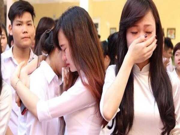 Mơ thấy học sinh đá bóng